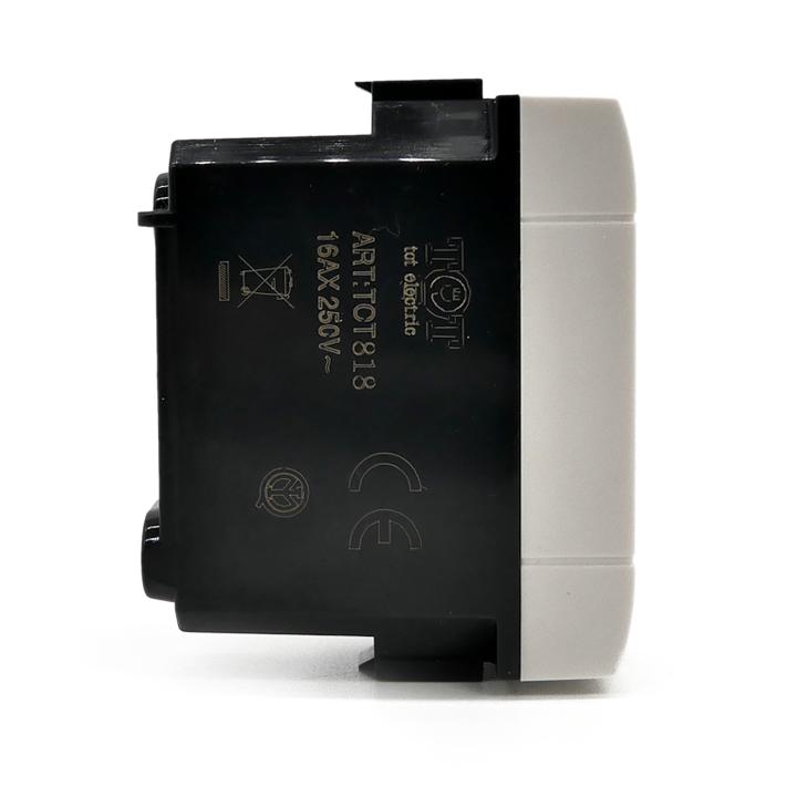 Bivalent 10-16A 250V socket compatible with Living International EL2230 